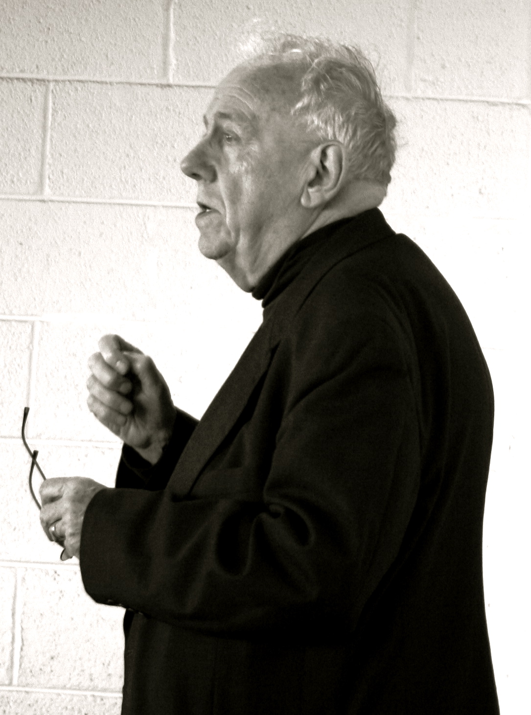 Alasdair MacIntyre foto
