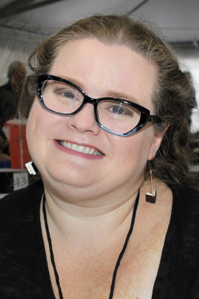 Beth Revis foto