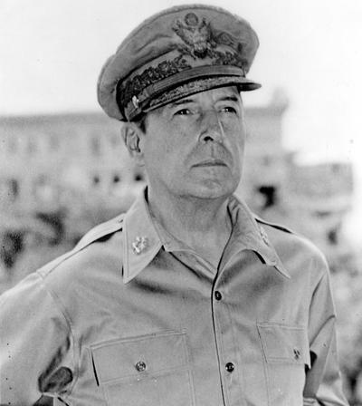 Douglas MacArthur foto