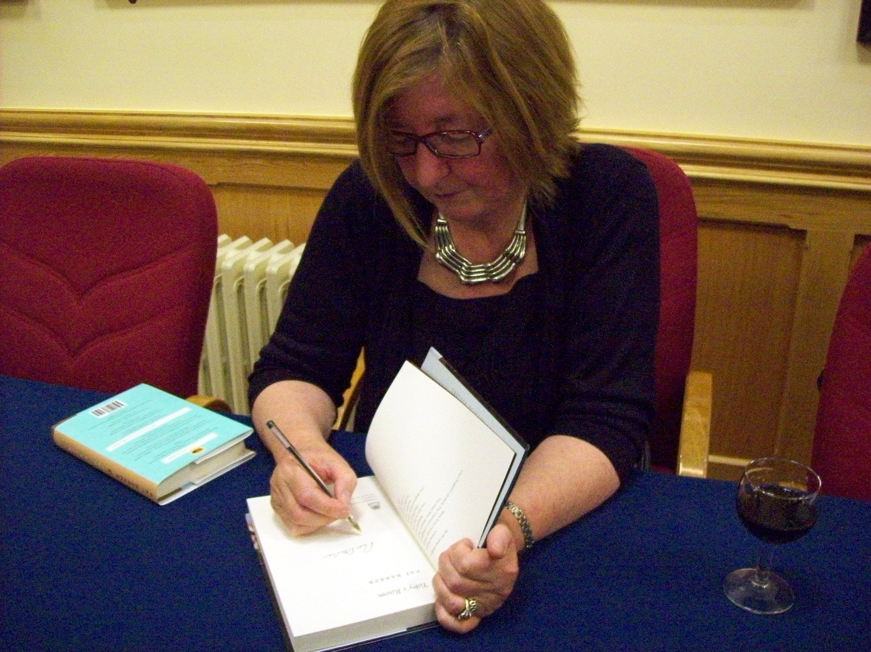 Pat Barkerová foto